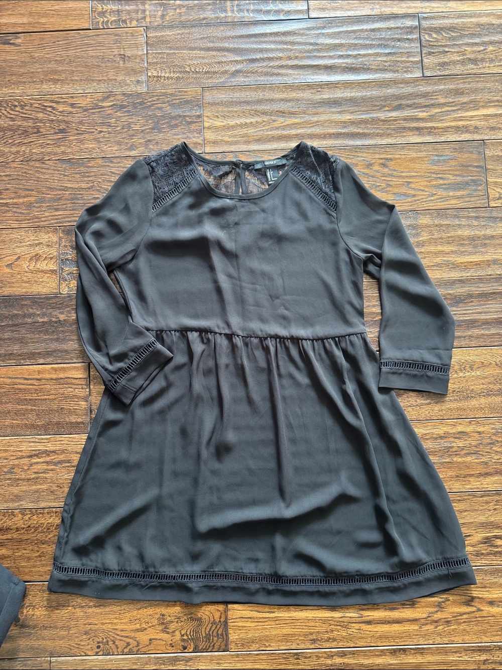Womens Black Long-Sleeve Lace-Trim Dress